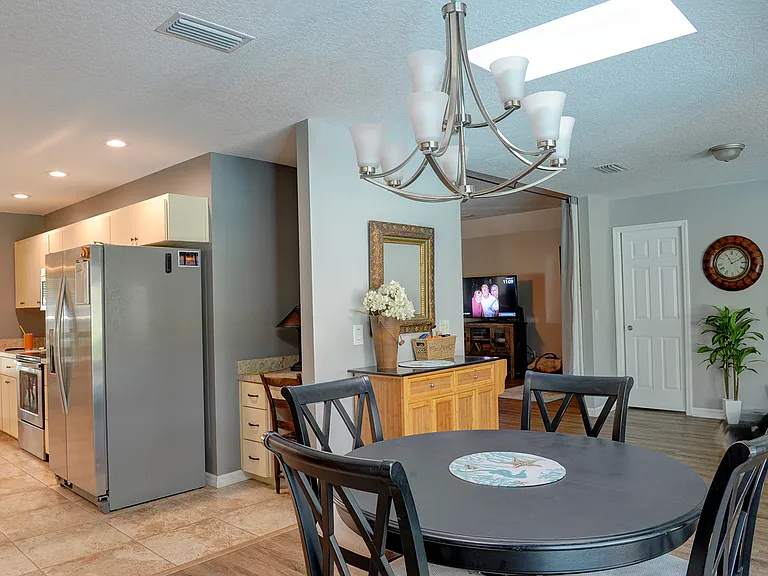 220 N Country Club Dr — Photo 5