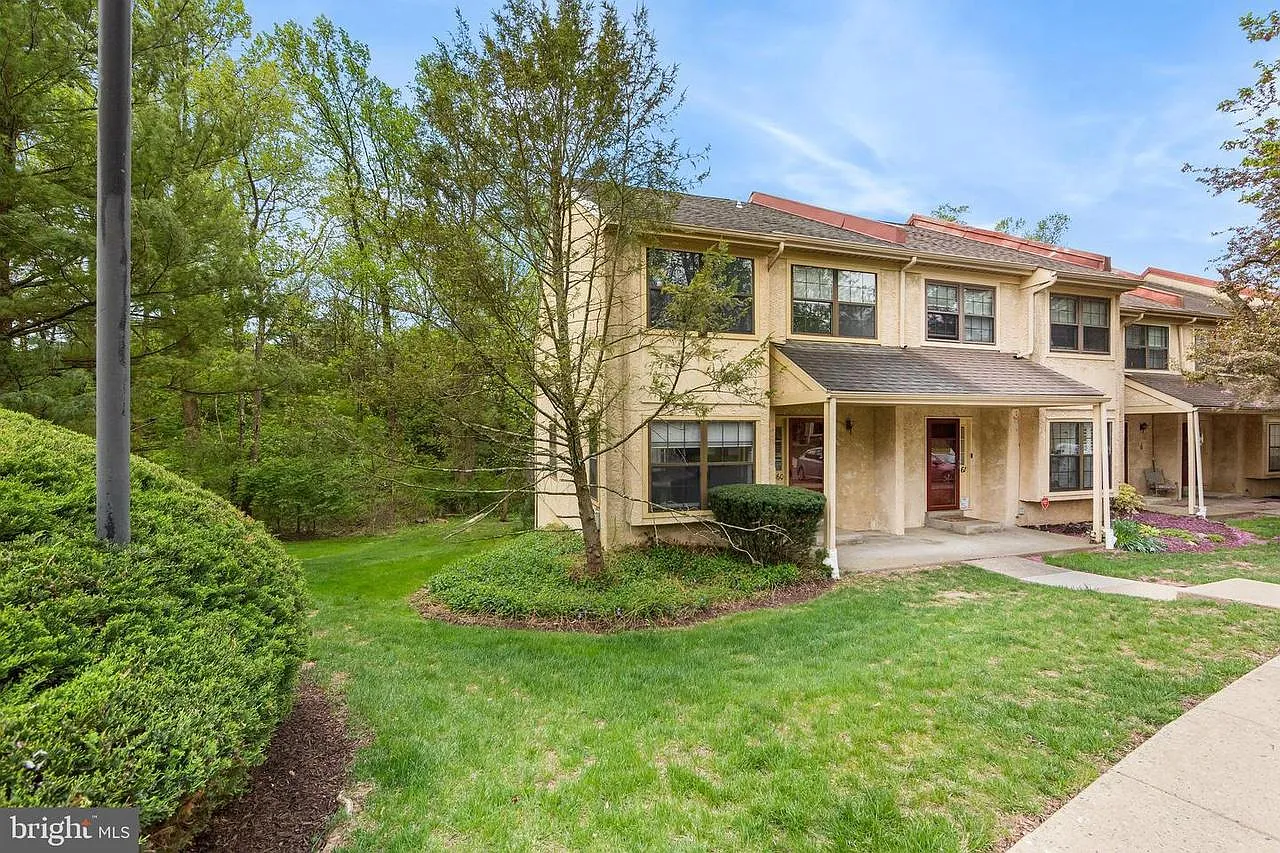 Walnut Springs Ct, West Chester — Photo 4