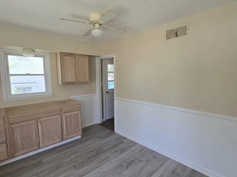 826 Grant St — Photo 3