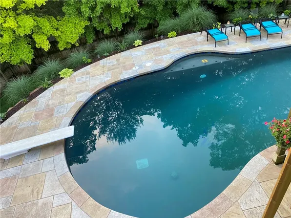 1406 NE Bluff Spring Ave, Bentonville, AR 72712