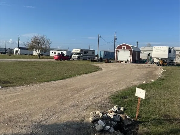 424 Clam Dr, Palacios, TX 77465