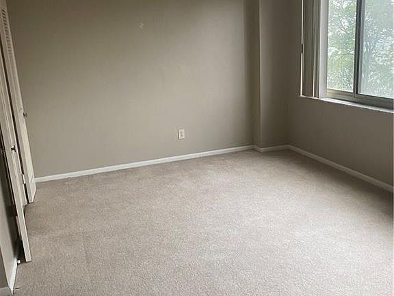 5th image of 12520 Edgewater Dr 1009 #1009