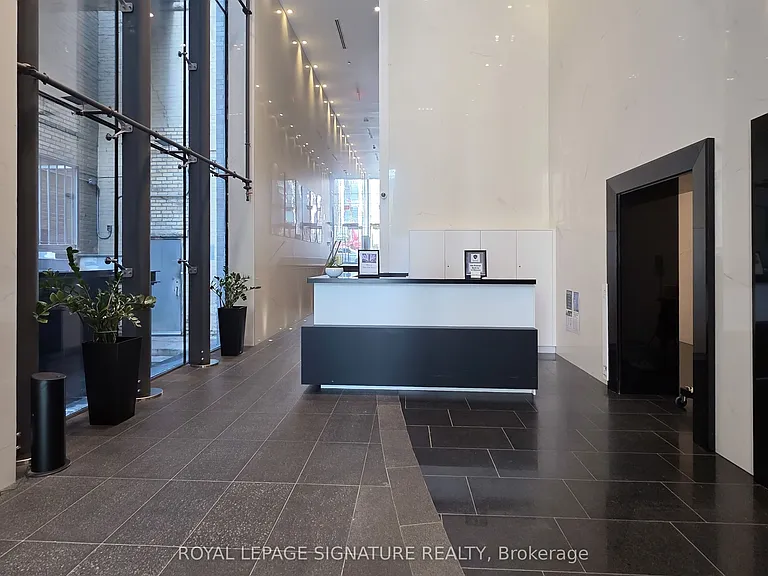 224 King St W #1406 — Photo 18