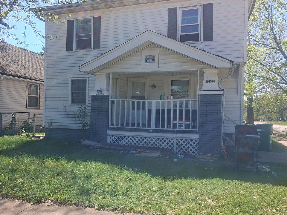 1st image of 1305 E Locust St Unit B