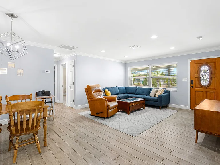 2376 Forest Dr — Photo 5