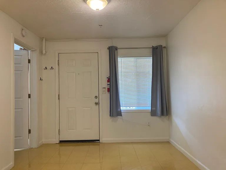 1095 W 7th Ave — Photo 5