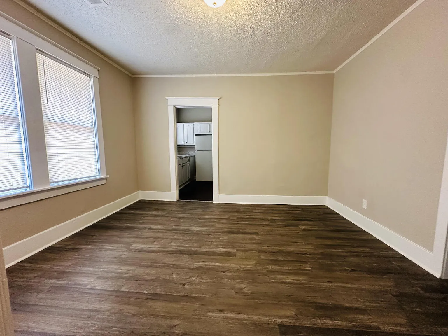 4 bed, 3.0 bath, 1171 sqft, $1,800 — Photo 3