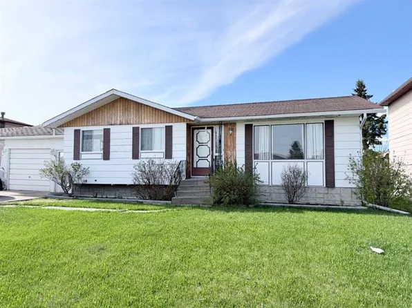 5107 N 46th Ave, Mayerthorpe, AB T0E 1N0