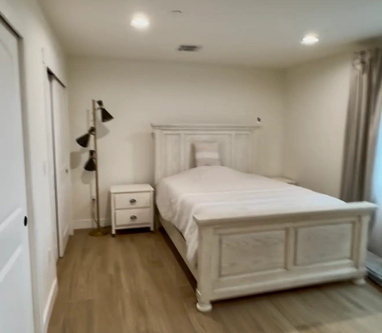 2 bed, 1000 sqft, $4,250 — Photo 2