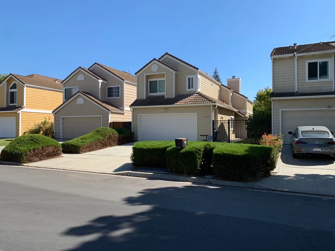 3 bed, 1491 sqft, $4,450 — Photo 2