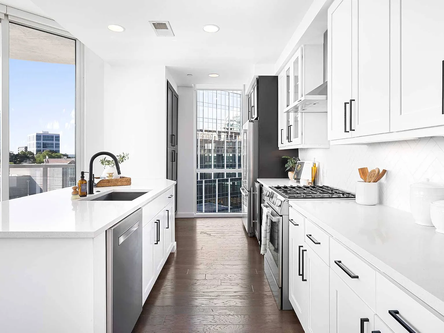 The Huntley Luxury Apartments — Photo 4