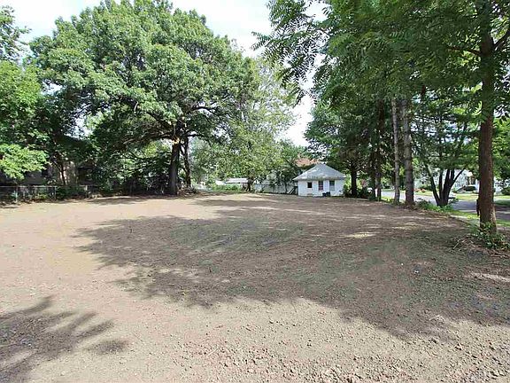 2nd image of 515 E Illinois Ave