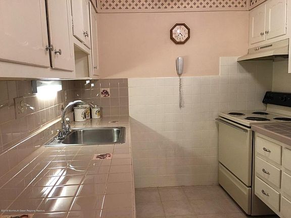 4th image of 95B Edinburgh Ln