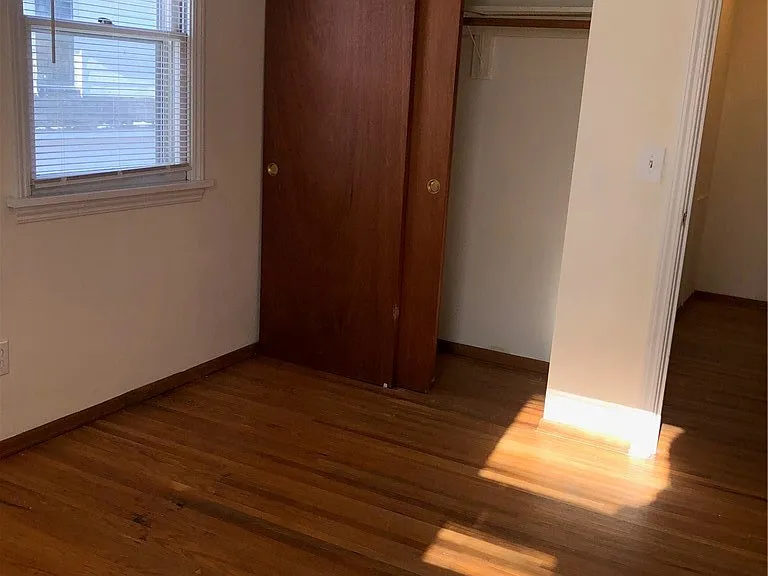 214 E Spruce St — Photo 10