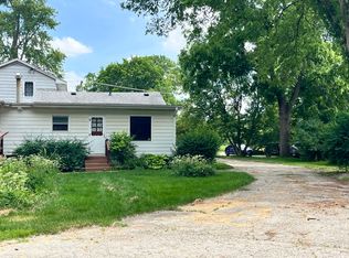 1028 Kilbourne Rd, Gurnee, IL 60031