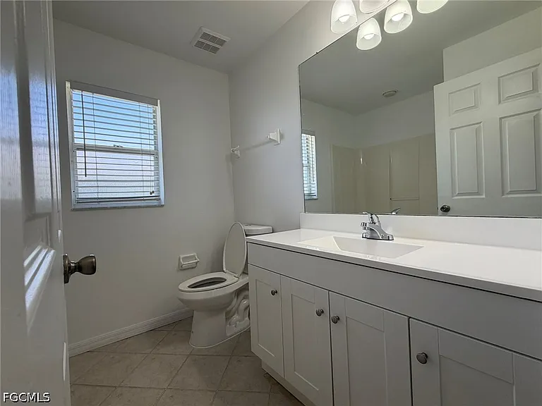 1424 NE 13th Pl — Photo 22