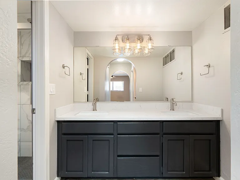 Primary suite #1 w/ double sinks