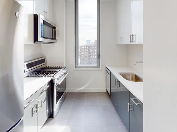 801 Amsterdam Avenue image 1 of 9