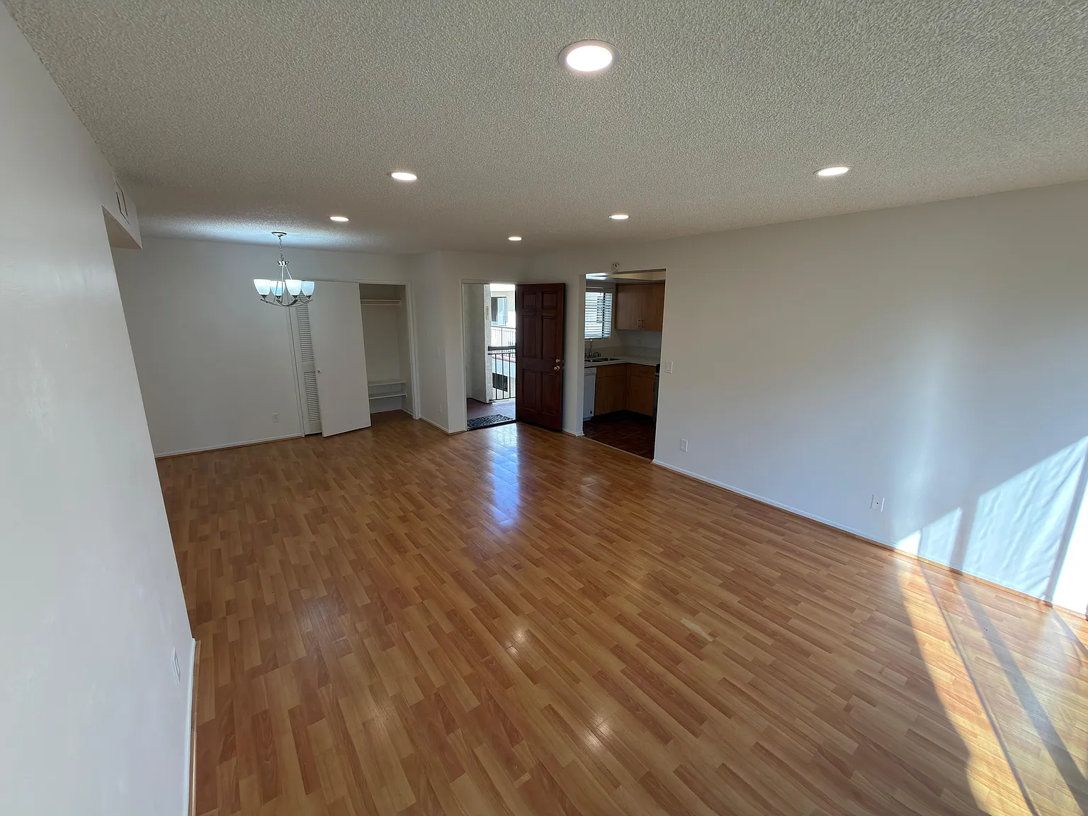 2 bed, 990 sqft, $2,695 — Photo 4