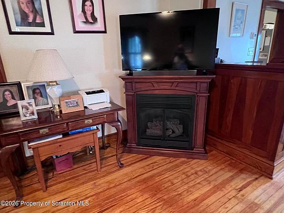 3rd image of 517 Gibbons St