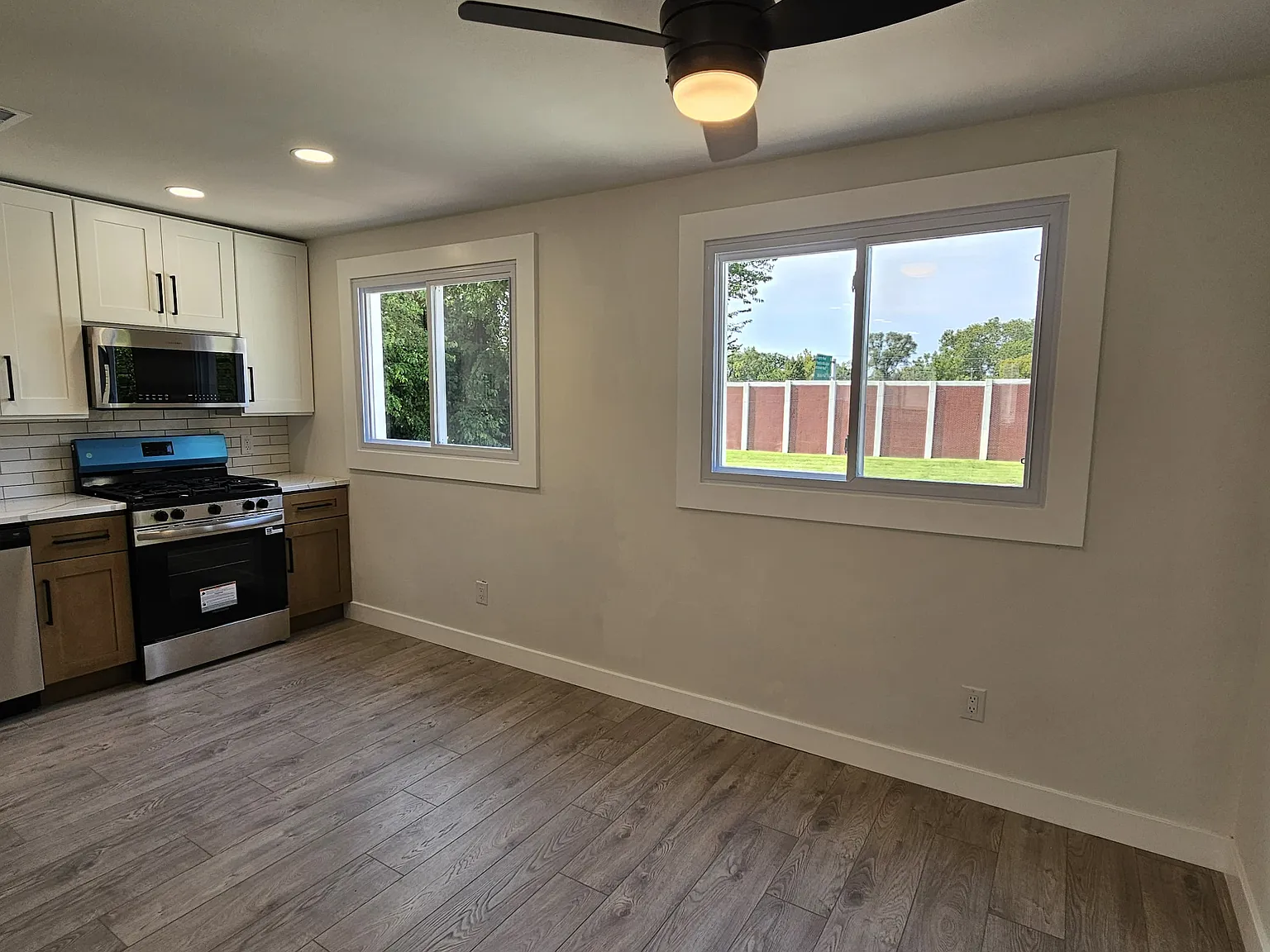 3 bed, 1.5 bath, 1550 sqft, $2,450 — Photo 2