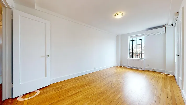 Rented by Bond New York | media 38