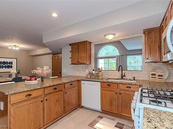 5th image of 1865 Marsh Ln