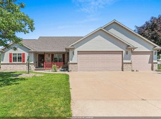 W6164 Shagbark Hickory Ln, Menasha, WI 54952