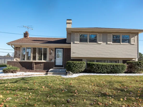 507 Wingate Dr, Schaumburg, IL 60193