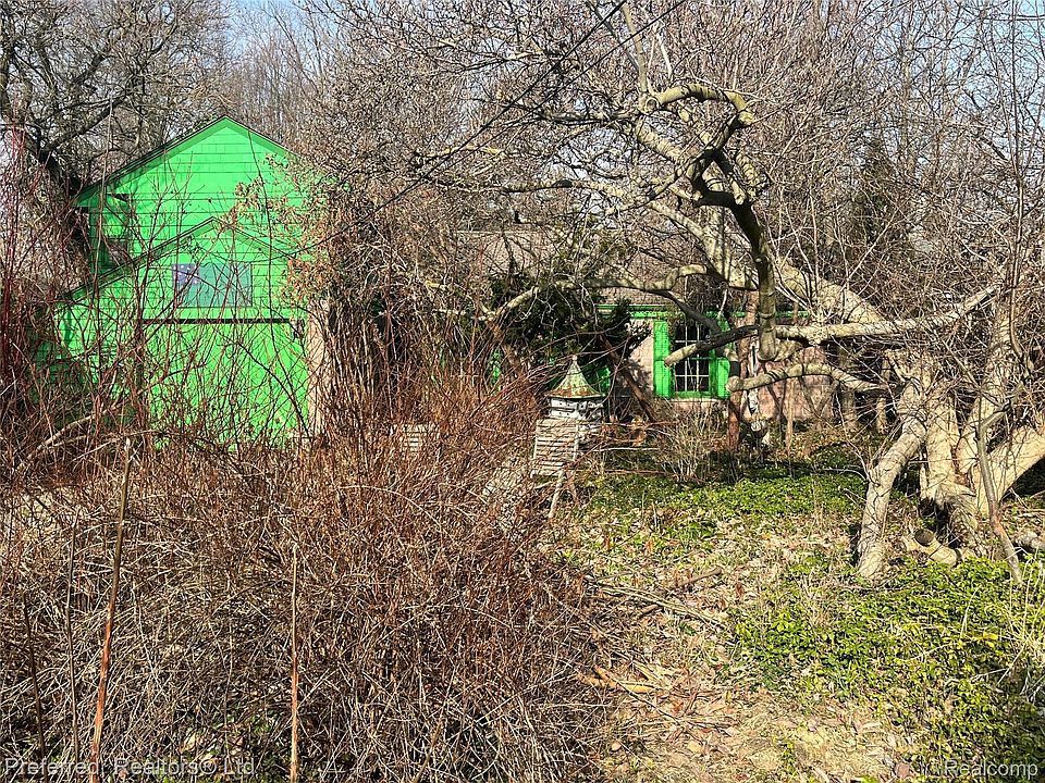 1st image of 33670 Hillcrest Dr