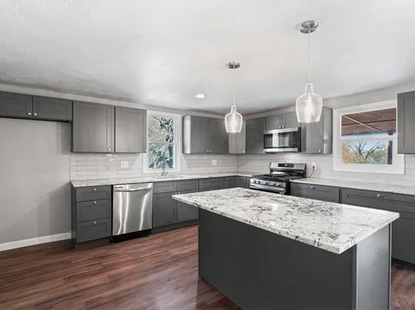9301 W 49th Ter, Merriam, KS 66203