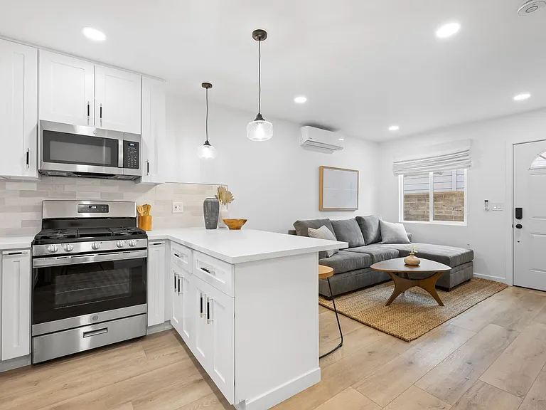 834 Island Ct #1/2 — Photo 2