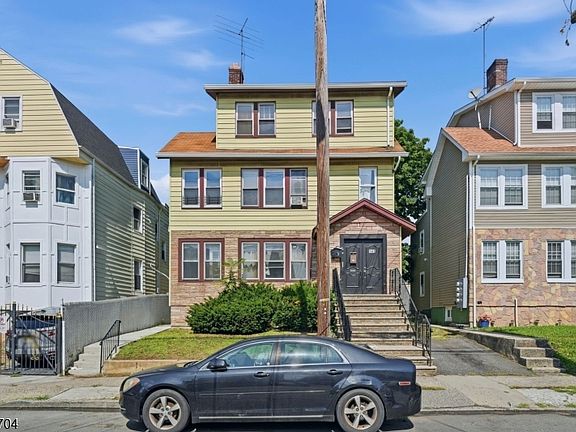 2nd image of 139 Isabella Ave