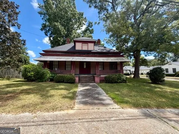 302 Smith St, Tennille, GA 31089