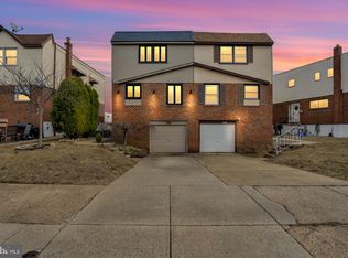 8813 Macon St, Philadelphia, PA 19152