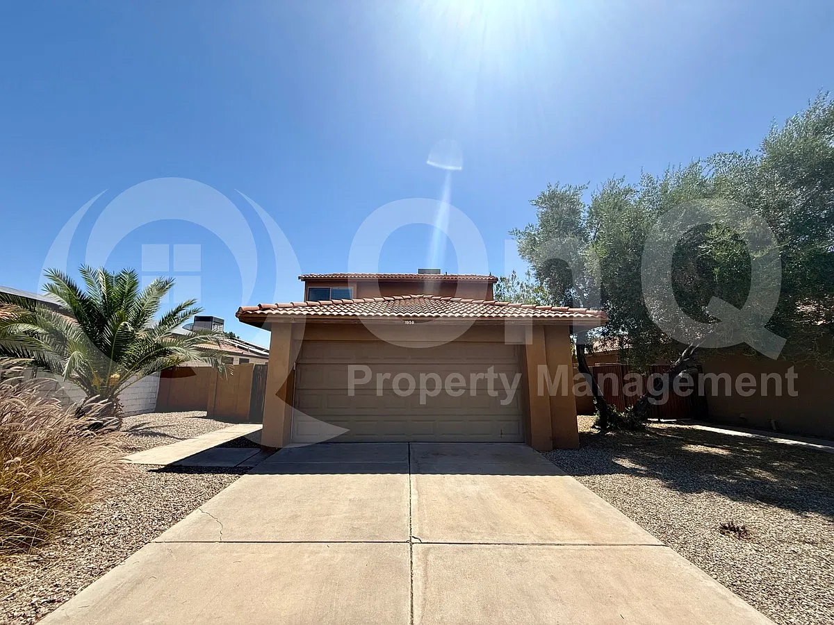 3 bed, 2.0 bath, 1196 sqft, $2,050 — Photo 4