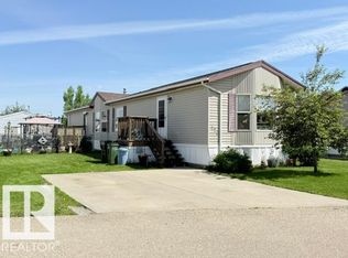 226 Oakwood Dr NW, Edmonton, AB T6P 0A8
