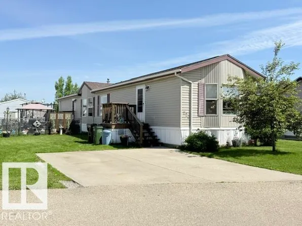 226 Oakwood Dr NW, Edmonton, AB T6P 0A8