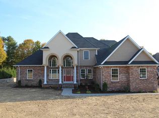 13 Squire Ct, Trumbull, CT 06611