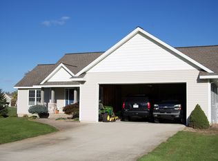 4115 Autumn Crest Dr, Hamilton, MI 49419