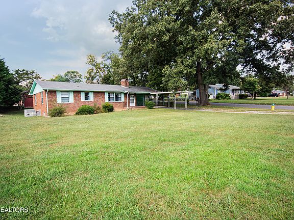 3rd image of 1305 Highland Dr
