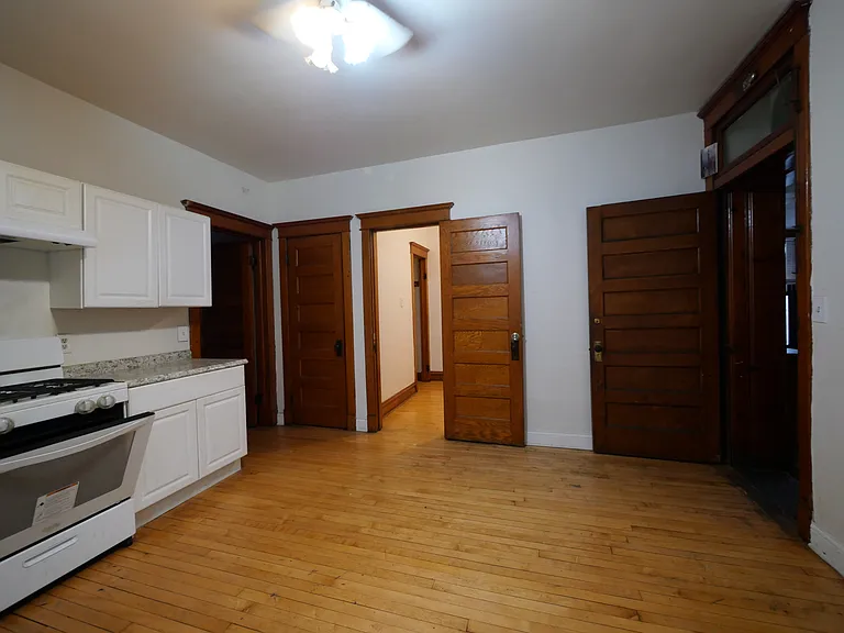 532 W 31st St #2R — Photo 8