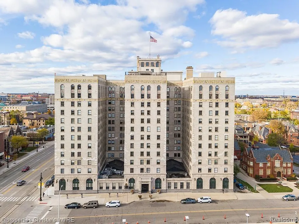 15 E Kirby St #1107