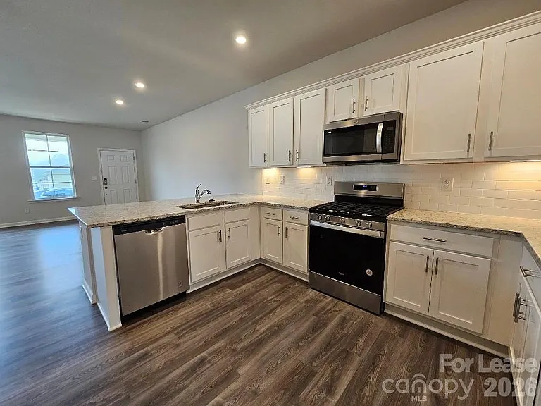 5416 Kinsbridge Dr — Photo 2
