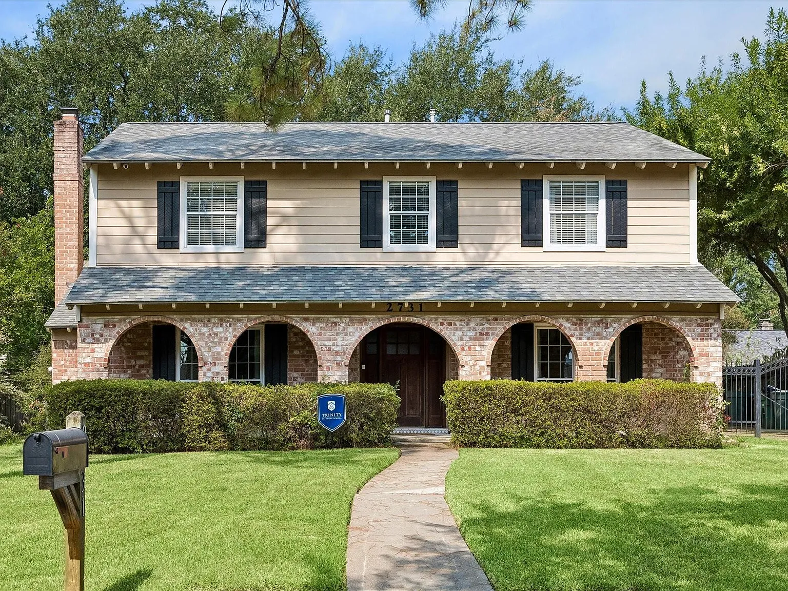 4 bed, 2.5 bath, 2463 sqft, $3,200 — Photo 1