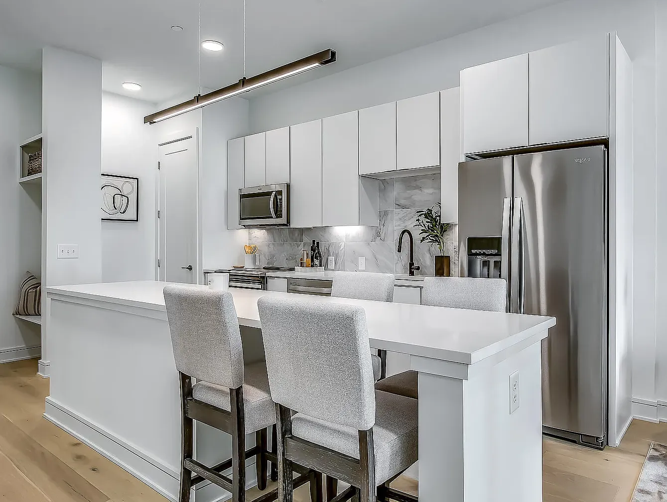 1 bed, 784 sqft, $2,500 — Photo 3