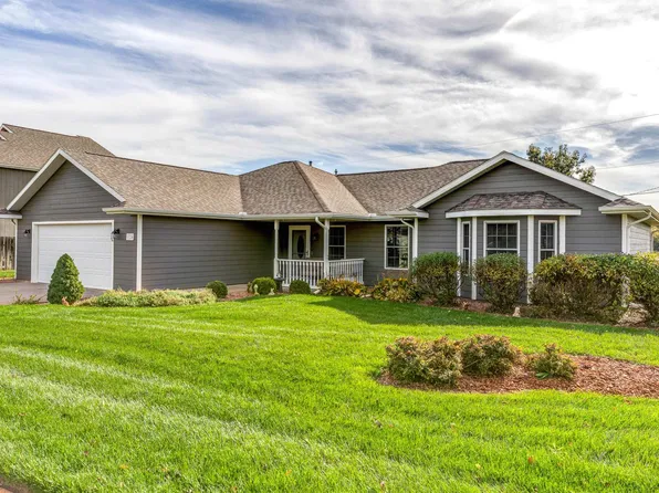 1124 Republic Cir, Salina, KS 67401