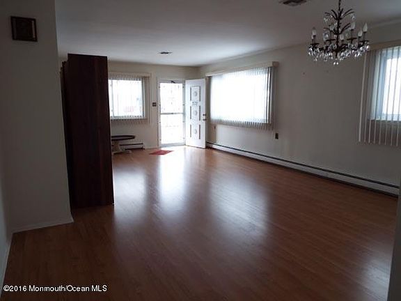 3rd image of 272 Barbados Dr N