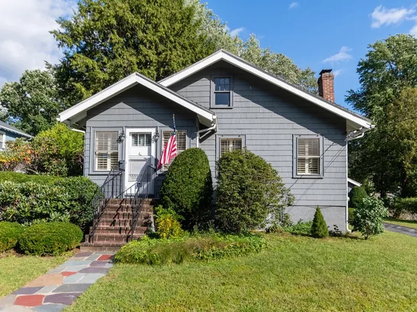 38 Henderson St, Needham, MA 02492