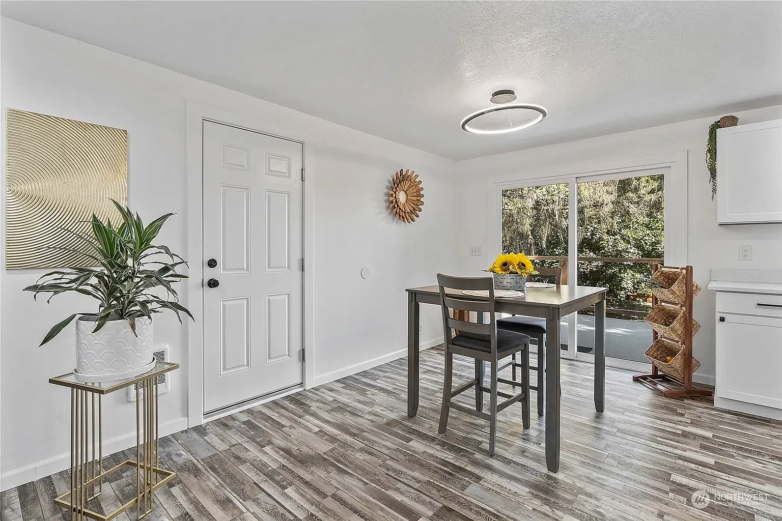 2 bed, 1250 sqft, $2,300 — Photo 4